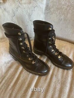 Stuart Weitzman Kolby Combat Boots Black Leather W Gold Chain Hardware 4.5 Eu 35